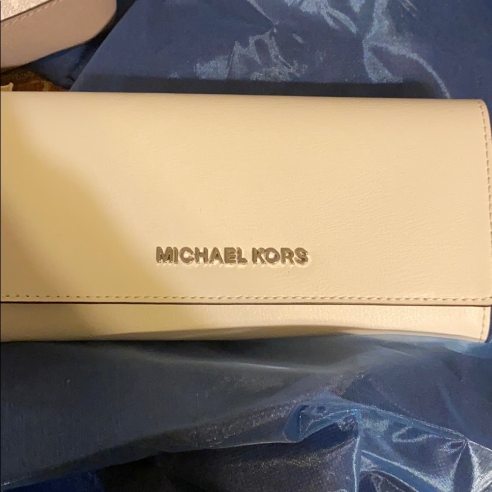 MK Jet Set Travel Wallet